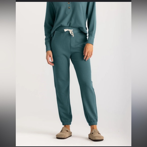 Free Fly Women's Bamboo Lightweight Fleece Jogger Size Medium in Sea Pine - Picture 1 of 6